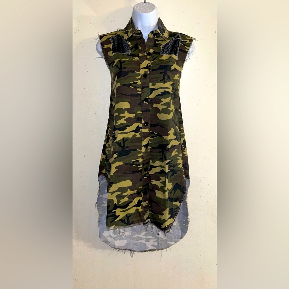 Distressed High Low Camouflaged Shirt - Picture 2 of 6